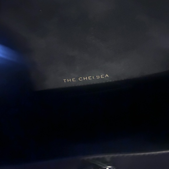 Kurt Geiger SMALL DRENCH CHELSEA BUCKET BAG - Picture 5 of 8